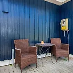 6 Person In Hemmet-by Traum * Hemmet